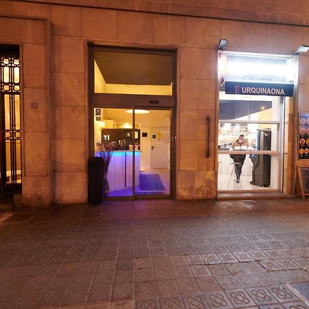 Hostal Mayerling Centro Барселона Экстерьер фото
