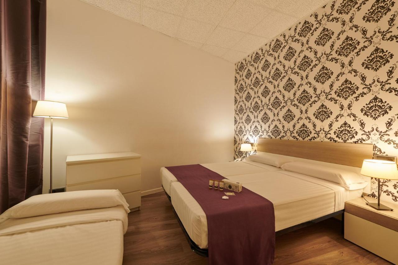Hostal Mayerling Centro Барселона Экстерьер фото